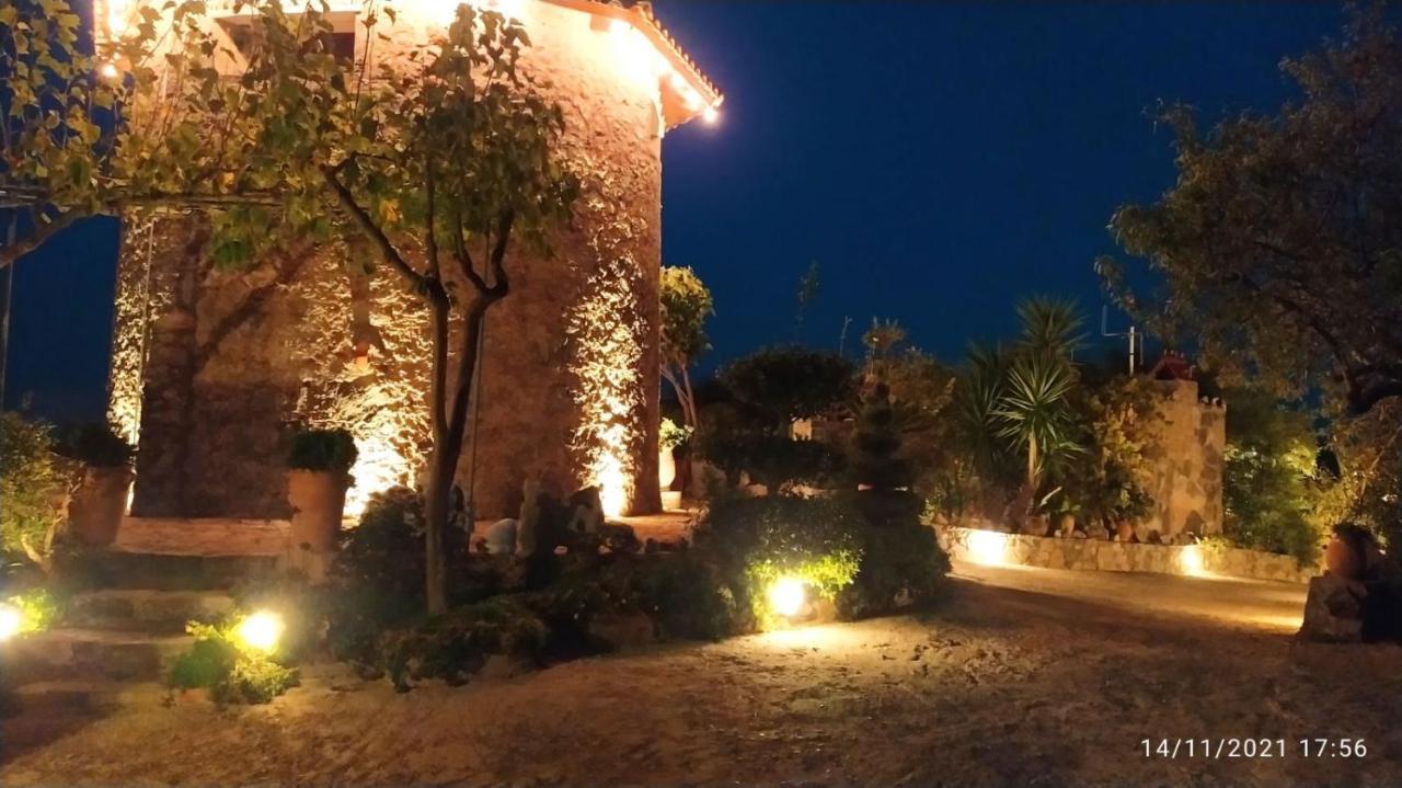 Kroustas Traditional Windmill-Milos מראה חיצוני תמונה